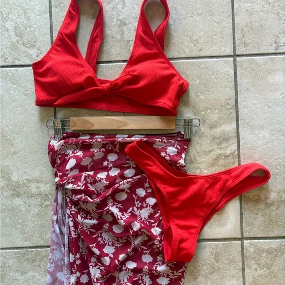 🍒BUNDLE 🍒Red Bikini Set with wrap skirt & Y2K sunglasses - Picture 7 of 7